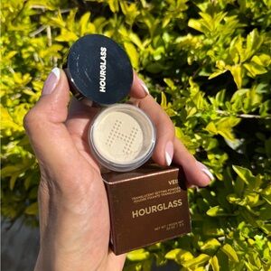 Hourglass Veil Translucent Setting Powder 0.9g Brand new in box!